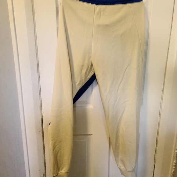 Nike Women's Joggers - Picture 2 of 3